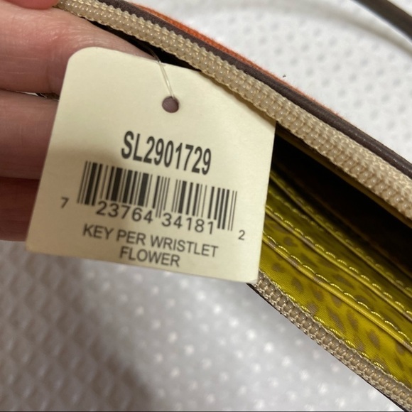 FOSSIL Key per Wristlet Flower - Picture 3 of 8